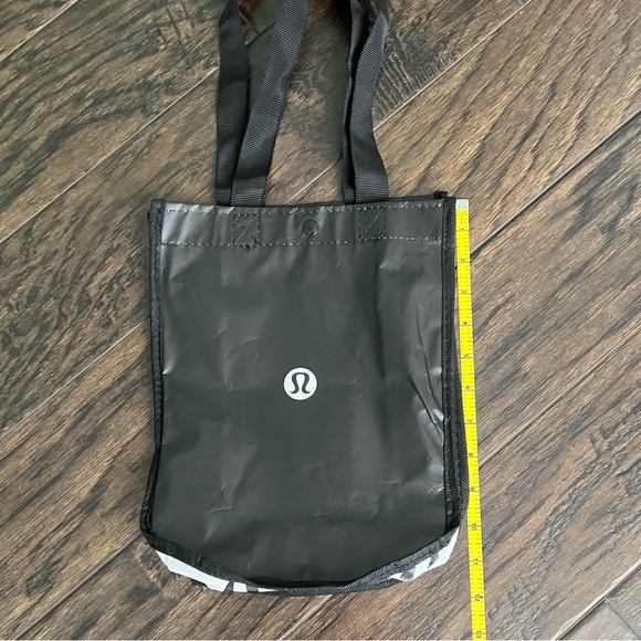 NWT Lululemon reusable bag - Picture 6 of 6
